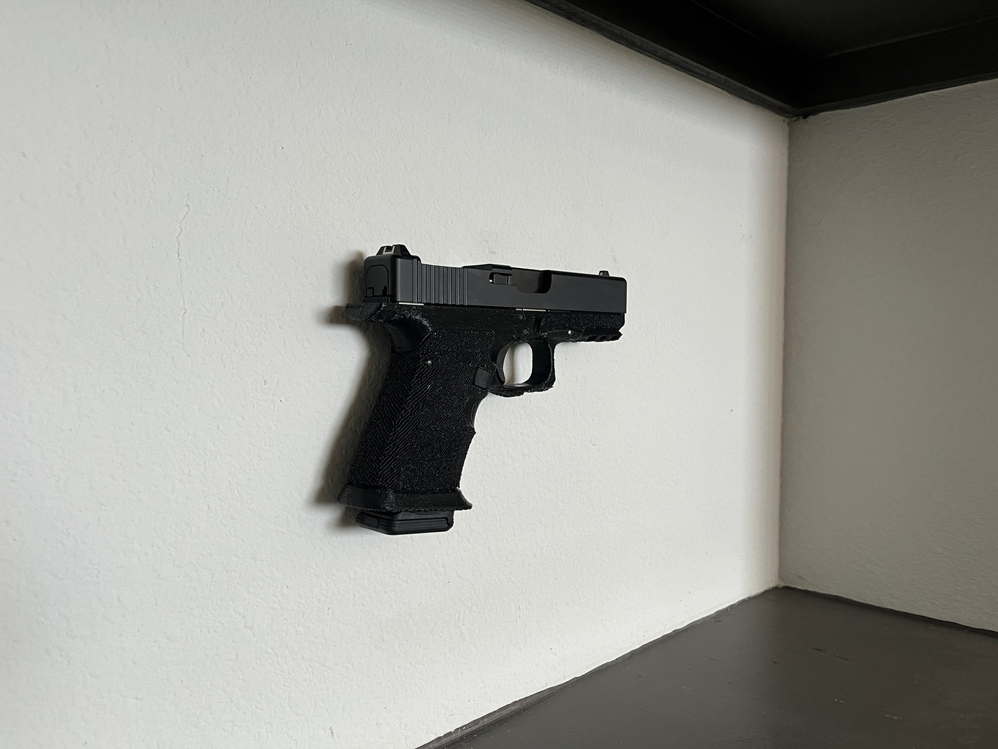 Magnetic Pistol Wall Mount - Low Profile
